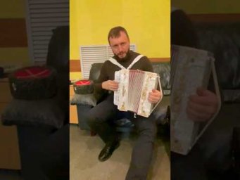 Собирались наши,на войну боевые клинки.