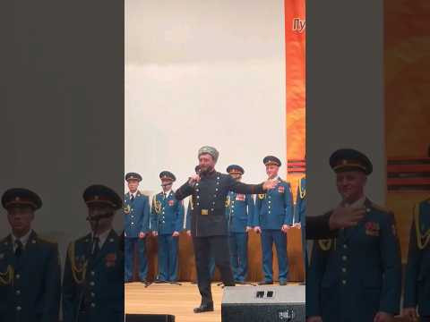 И смуглянка,молдаванка,по тропинке в лес ушла... И смуглянка,молдаванка,по тропинке в лес ушла...